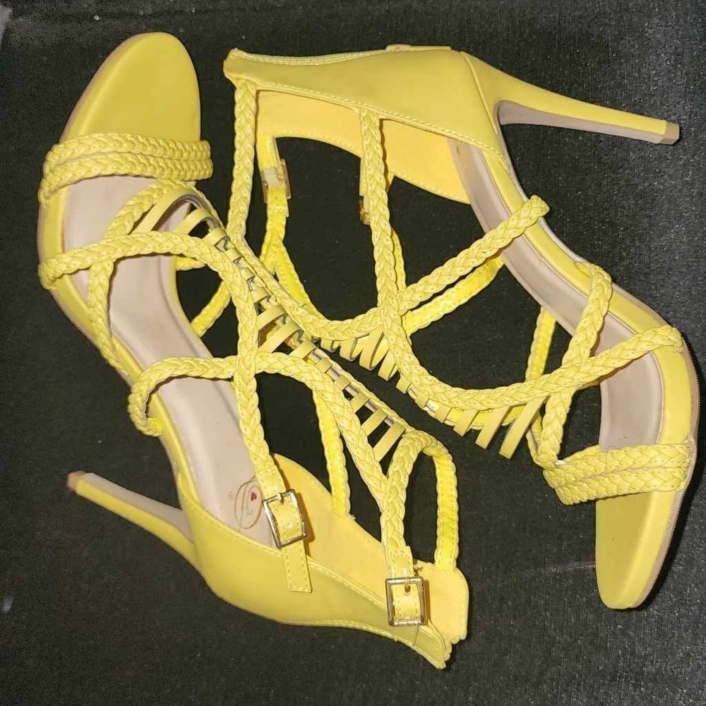 Delicious Sandals - Picture 3 of 6